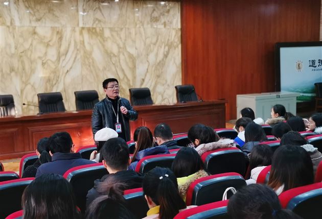 借外力 提内功 赢未来——初中校长姚平参加外语组新年教研会并讲话