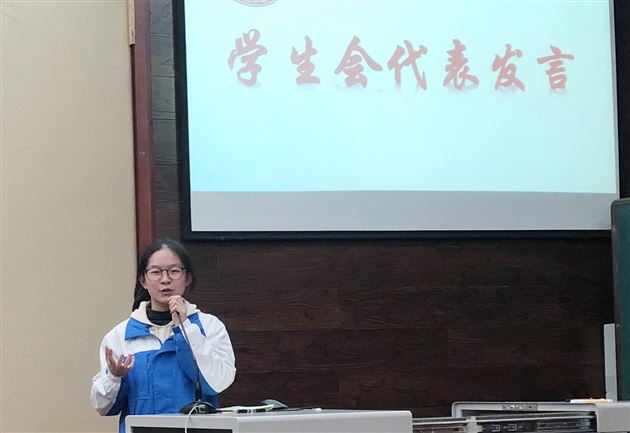 挤时间勤检查任劳任怨 抓细节促风气奋力争先——记2018级高中部学生自主管理工作总结表彰大会