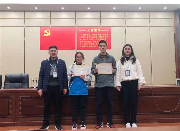 挤时间勤检查任劳任怨 抓细节促风气奋力争先——记2018级高中部学生自主管理工作总结表彰大会