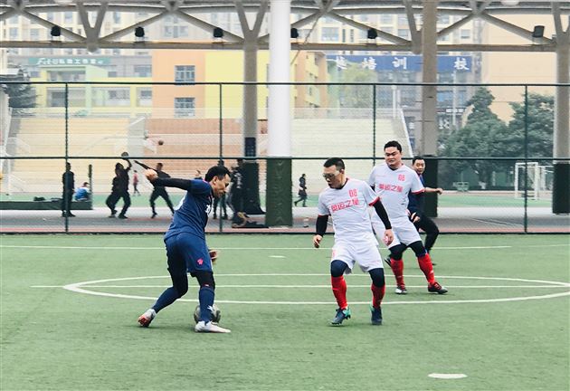 “老男孩”的绿茵梦——记棠外家长足球队友谊赛