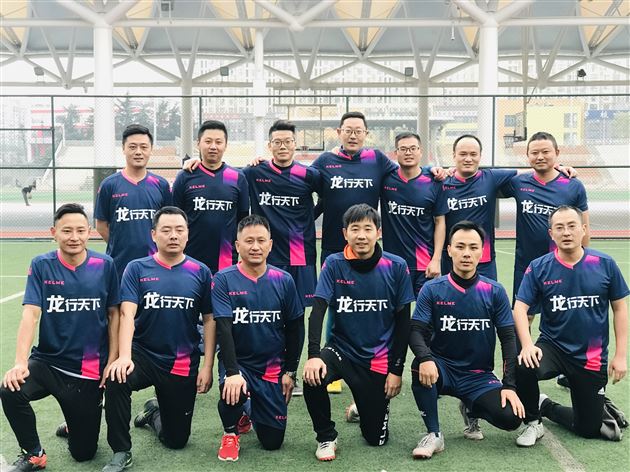 “老男孩”的绿茵梦——记棠外家长足球队友谊赛