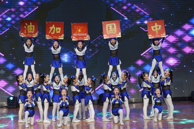 2019荣耀天府第四届成都足球颁奖盛典在我校隆重举行