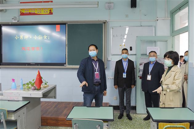 双流区人大常委会副主任鲜明一行深入棠外检查指导高三开学复课工作