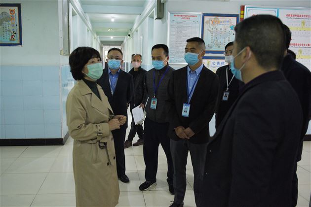 双流区人大常委会副主任鲜明一行深入棠外检查指导高三开学复课工作