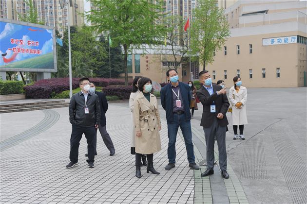 双流区人大常委会副主任鲜明一行深入棠外检查指导高三开学复课工作