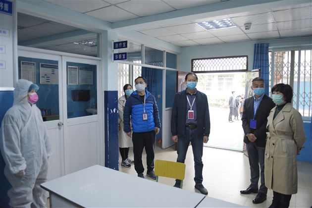 双流区人大常委会副主任鲜明一行深入棠外检查指导高三开学复课工作