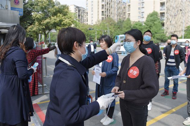 严阵以待 一丝不苟——棠外开展初一、初二返校复课疫情防控培训演练