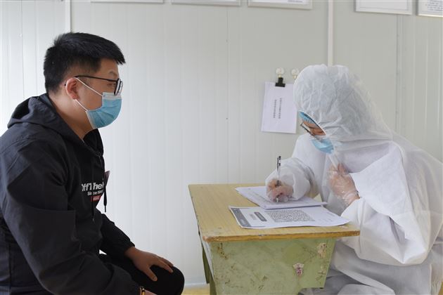 严阵以待 一丝不苟——棠外开展初一、初二返校复课疫情防控培训演练