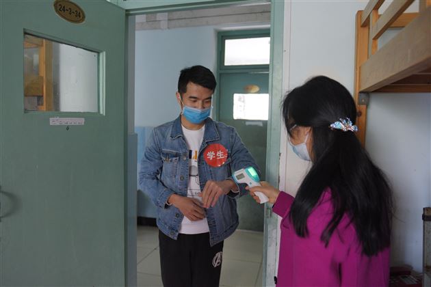 严阵以待 一丝不苟——棠外开展初一、初二返校复课疫情防控培训演练