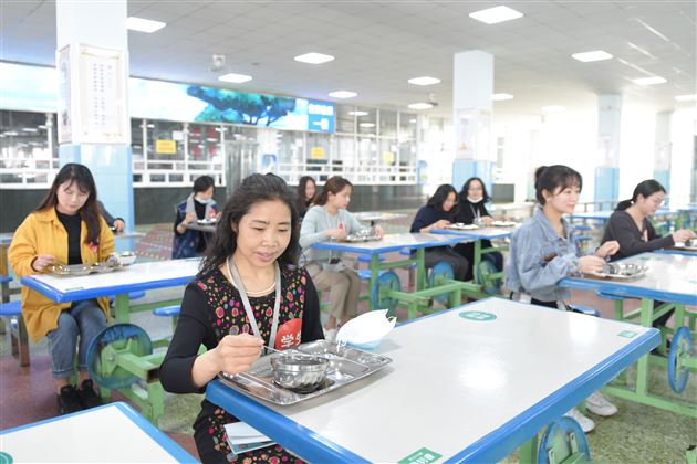 严阵以待 一丝不苟——棠外开展初一、初二返校复课疫情防控培训演练