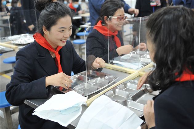 如场景三：就餐演练