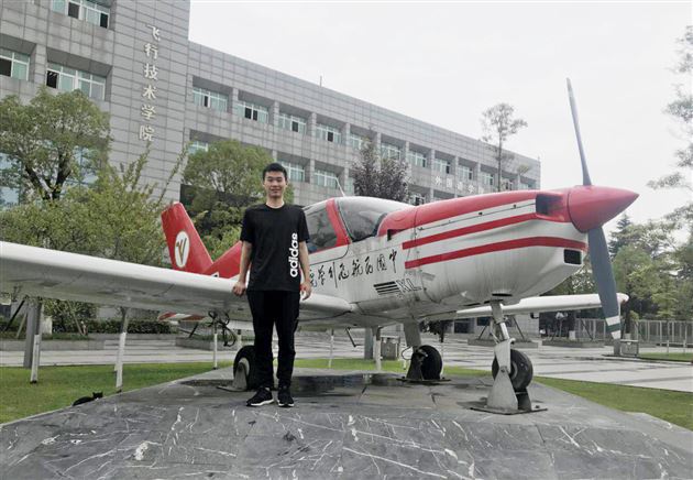 高2018届7班学生 谢继祥 现就读于民航飞行学院 飞行技术专业