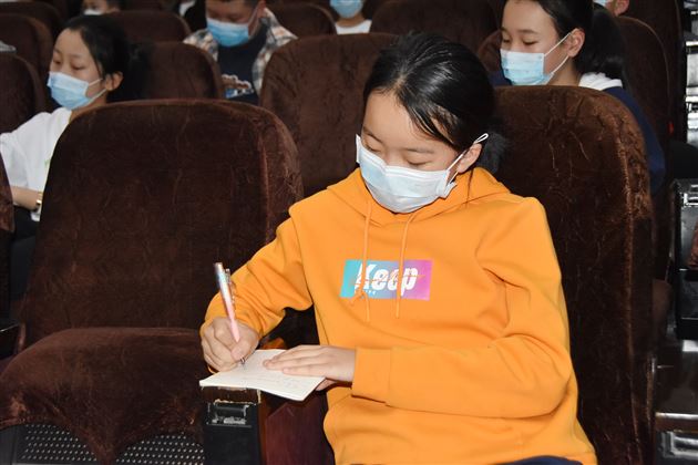 防疫学习两手抓 实现梦想你我他——我校附小举行六年级心理疏导讲座