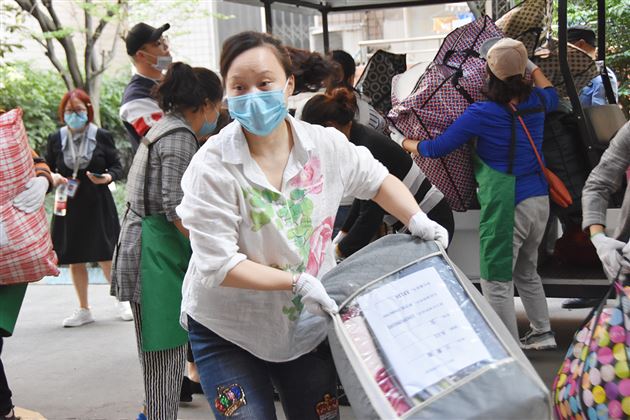 铺床总动员 筑爱的家园——记棠外附小开学复课准备工作