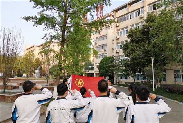 五四精神 传承有我——我校举行2020年初高中新团员入团仪式