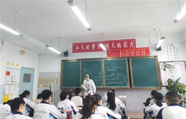 发挥学生主体，提高试卷评讲课有效性——初中政治组举行“试卷评讲课”专题研讨活动