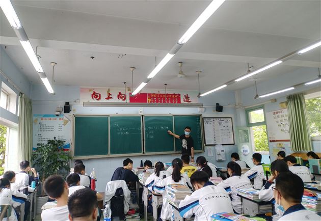 发挥学生主体，提高试卷评讲课有效性——初中政治组举行“试卷评讲课”专题研讨活动