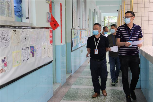 “报”援武汉 共抗疫情－－记我校高中部“抗疫”主题手抄报活动