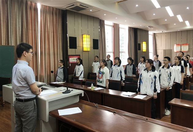 热爱祖国，弘扬中国精神，凝聚中国力量——我校高中部第十六期学生团员第四次团校团课培训圆满举行