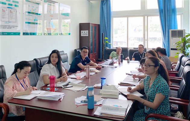 共读整本书 教育沁书香——记“张海艳名师工作坊”研讨活动