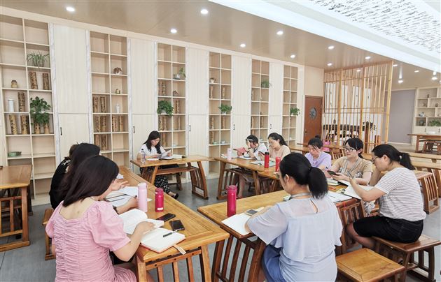 读以明智 研以促学——记我校附小整书阅读工作室活动