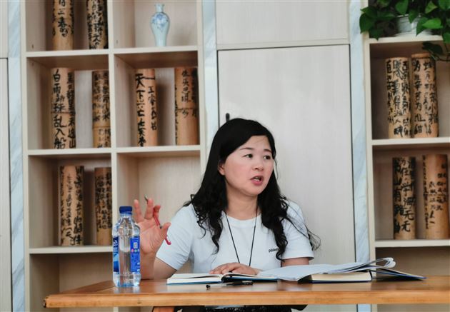 读以明智 研以促学——记我校附小整书阅读工作室活动