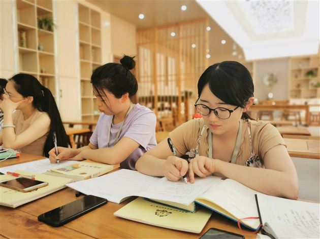 读以明智 研以促学——记我校附小整书阅读工作室活动