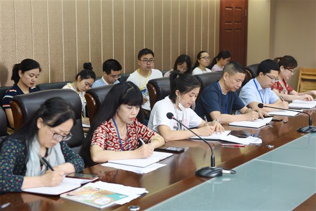 我校召开“小、初、高思政课一体化建设”研讨会