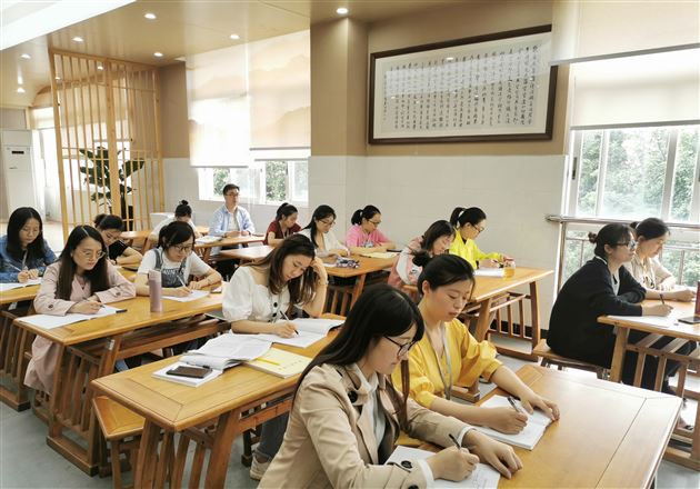 关注学生，依法从教，擦亮师德“金名片”——记棠外附小班主任杨梅工作室活动