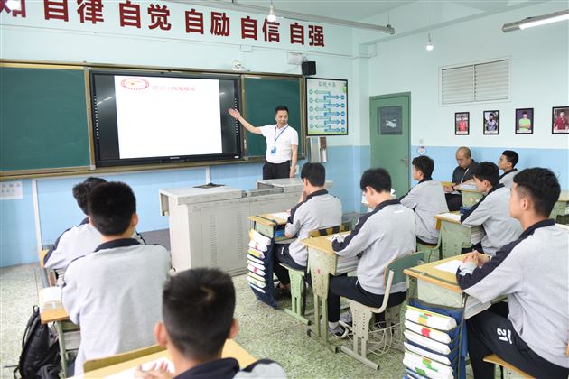 飒爽少年 未来可期——我校高中足球班正式开班