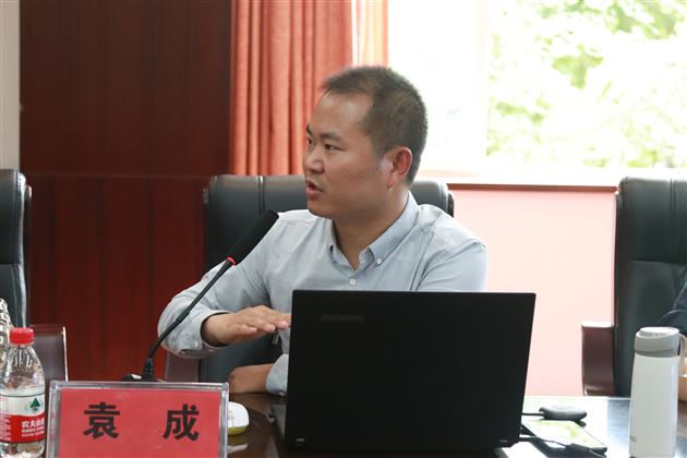 我校袁成老师受成都市武侯实验中学邀请作青年教师成长专题讲座