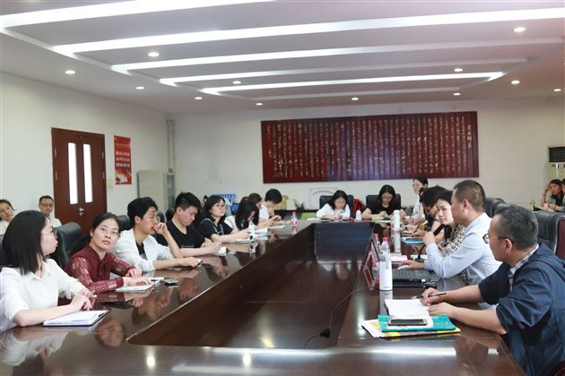 我校袁成老师受成都市武侯实验中学邀请作青年教师成长专题讲座