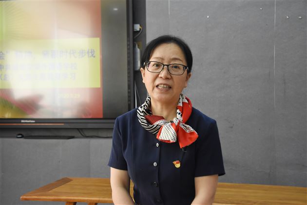 学习两会精神 紧跟时代步伐——记棠外附小党总支全体党员学习两会精神的活动