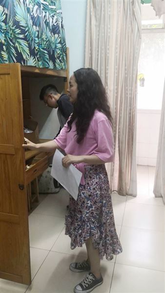 我校初中部开展学生公寓安全大检查