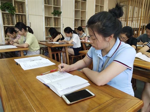 抓学生学习习惯 促孩子重拾信心——记我校附小班主任杨梅工作室活动