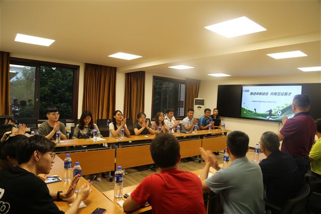 牢记使命 追梦前行——我校举行高三男子足球班毕业留影活动暨温江男足班工作研讨会