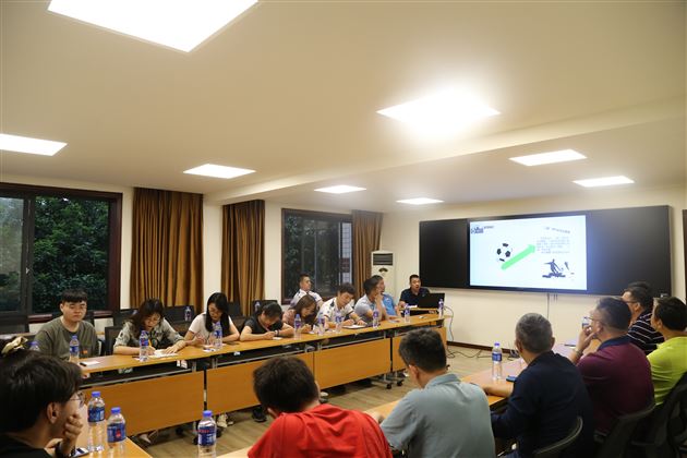 牢记使命 追梦前行——我校举行高三男子足球班毕业留影活动暨温江男足班工作研讨会
