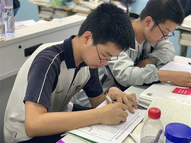 叩开高中语文学习之门——高中拓展延伸班开展多样语文活动