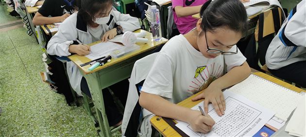 叩开高中语文学习之门——高中拓展延伸班开展多样语文活动