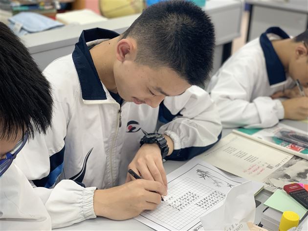 叩开高中语文学习之门——高中拓展延伸班开展多样语文活动