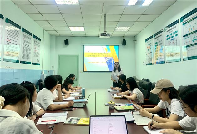 郭莉莎老师进行“高考英语听力命题技术”报告