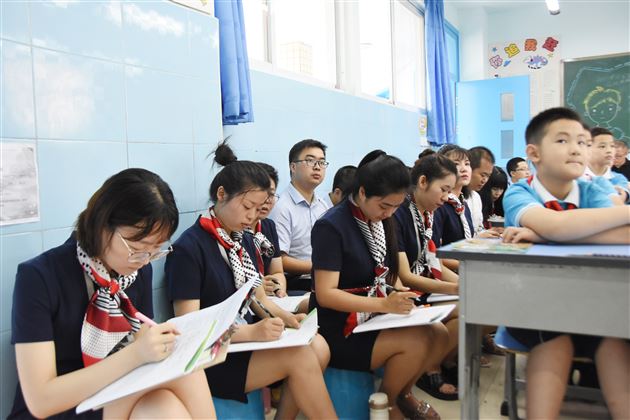 市、区教研员莅临我校指导棠外思政课一体化建设工作