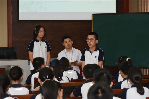 我校苏冬冬老师为修身班会课的深化运用上示范展示课