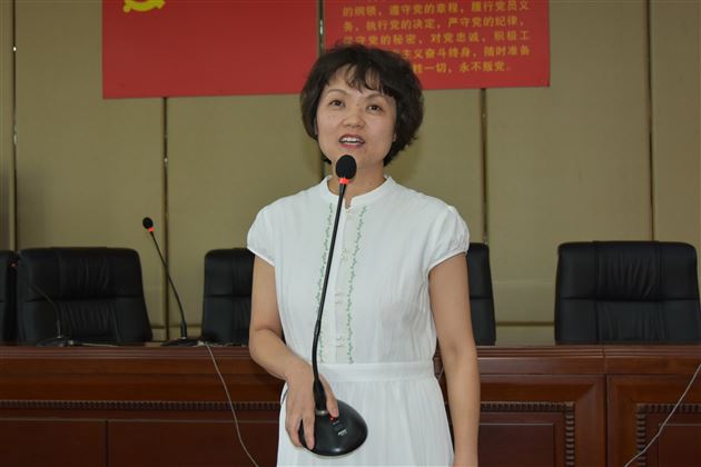 我校苏冬冬老师为修身班会课的深化运用上示范展示课