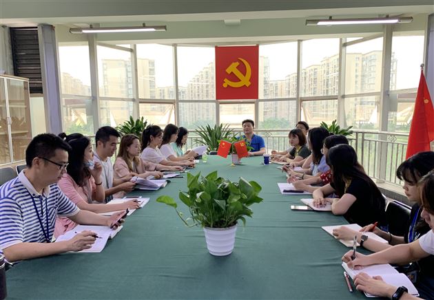 教育写作的“道”与“术”——记特级教师刘勇为新教师作论文写作专题讲座