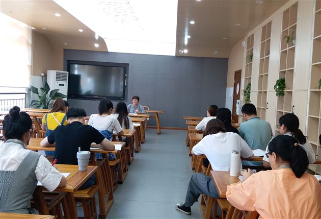 回顾展望思来路 阔步向前启新篇——记2019-2020学年下期“班主任杨梅工作室”总结会