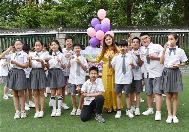 感谢世上爱我的人和我爱的人——我校附小隆重举行2020届毕业典礼