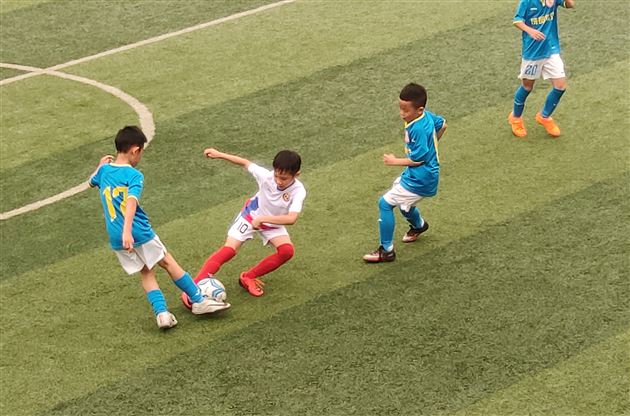 绿茵赛场再展雄风 棠外少年英夺桂冠——记棠外附小U8足球队勇夺成都市冠军