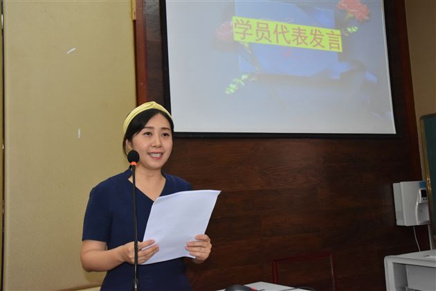 青蓝共成长 幸福同守望——棠外附小召开工作室年度总结会