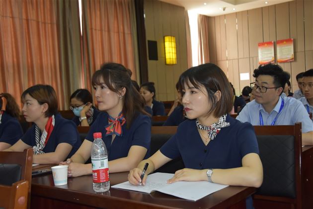 青蓝共成长 幸福同守望——棠外附小召开工作室年度总结会